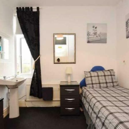 Barrie Guest House Barrow-in-Furness ภายนอก รูปภาพ