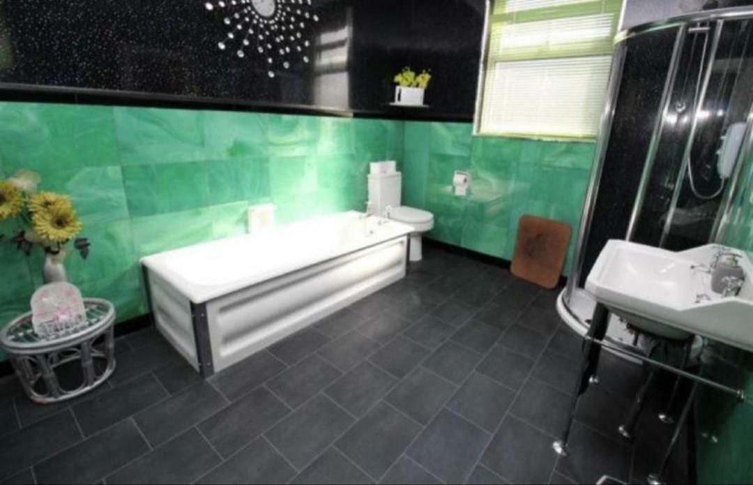 Barrie Guest House Barrow-in-Furness ภายนอก รูปภาพ