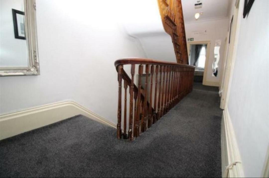 Barrie Guest House Barrow-in-Furness ภายนอก รูปภาพ