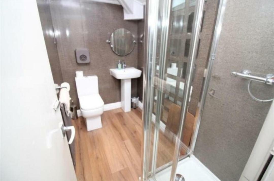 Barrie Guest House Barrow-in-Furness ภายนอก รูปภาพ
