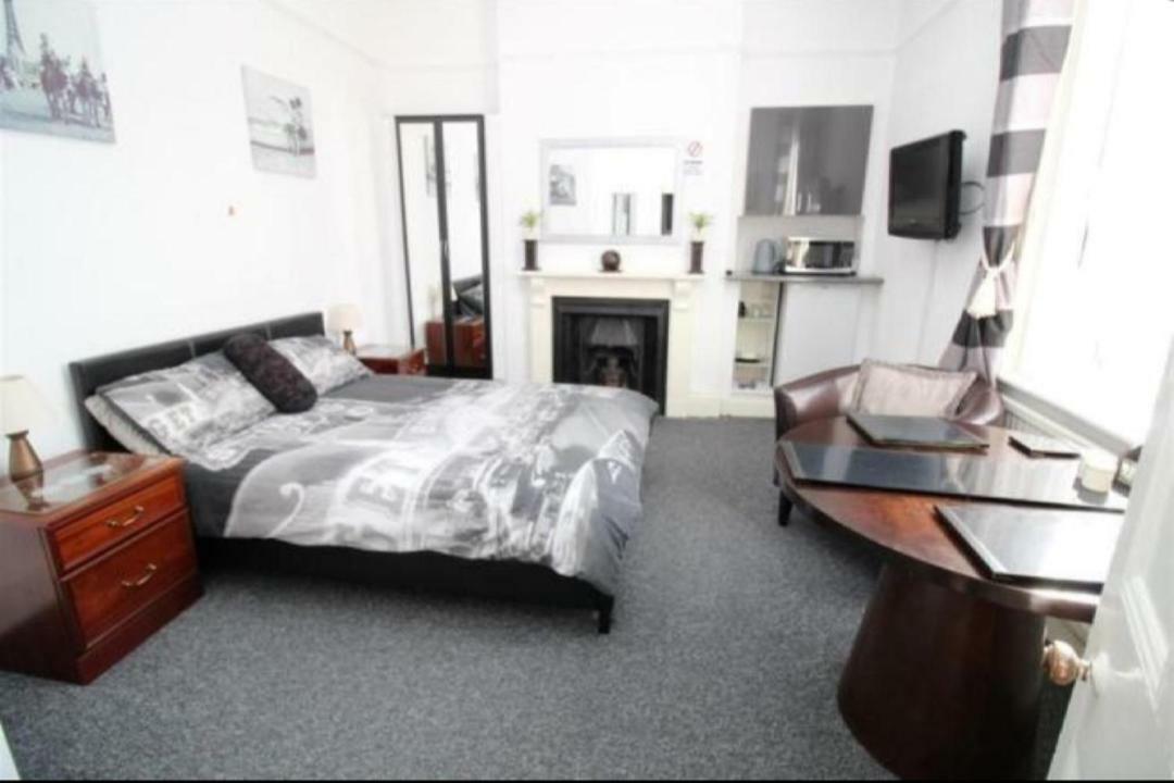 Barrie Guest House Barrow-in-Furness ภายนอก รูปภาพ