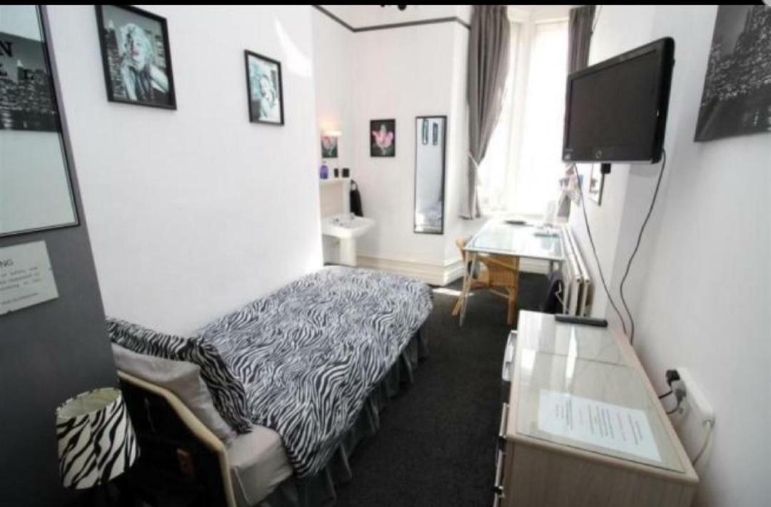 Barrie Guest House Barrow-in-Furness ภายนอก รูปภาพ